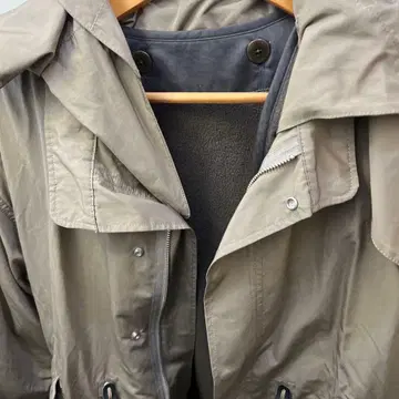 베이지 후드 부착 모즈 코트 뷰티 앤 유스