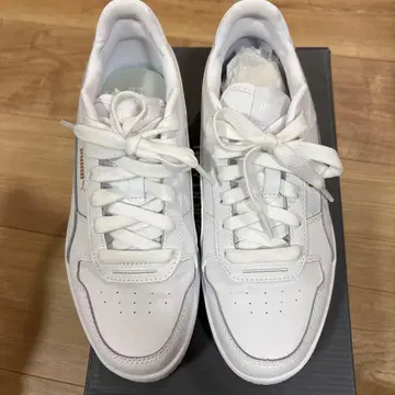 PUMA 화이트 스니커즈