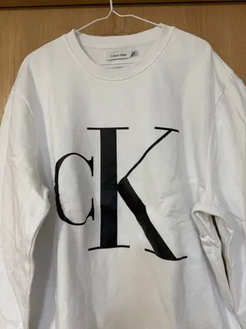 캘빈클라인 CK 로고 화이트 맨투맨