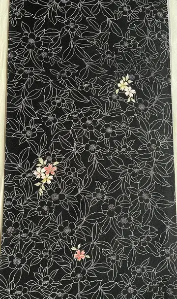 블랙 베이스 꽃무늬 화학 섬유 옷감