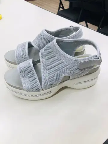 그레이 메쉬 스포츠 샌들 M