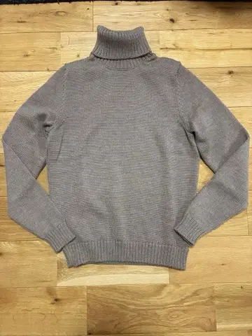 ZANONE 자노네 미들 게이지 터틀넥 니트 새상품급 44사이즈