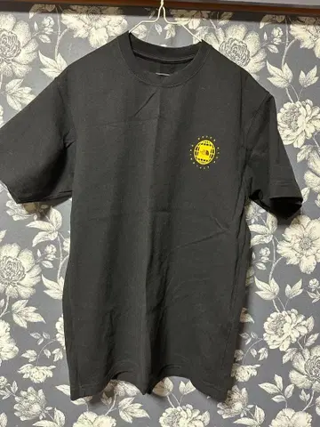 THE NORTH FACE 블랙 티셔츠