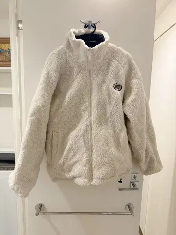 화이트 플리스 자켓