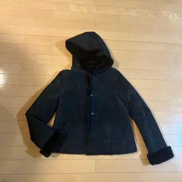 저널 스탠다드 블랙 후드 부착 무스탕 코트