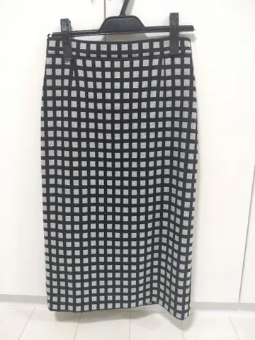 INDIVI 화이트 블랙 체크 타이트 스커트