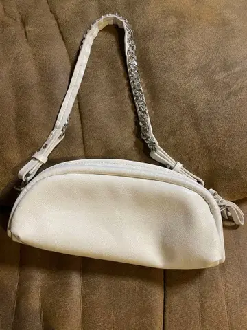 ZARA 화이트 핸드백 자라 체인