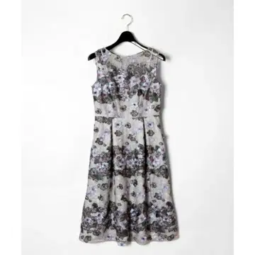 그레이스 콘티넨탈 그레이 꽃무늬 레이스 슬리브리스 드레스 수국 36