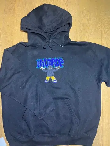 그래픽 프린트 블랙 후드티