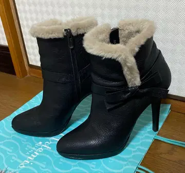 DIANA 숏부츠 퍼 리본