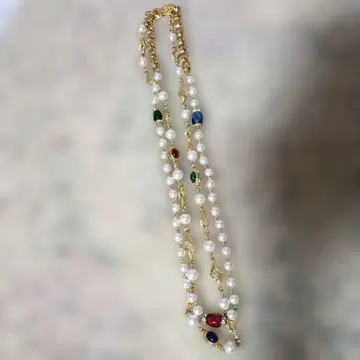 펄과 컬러 스톤의 롱 목걸이