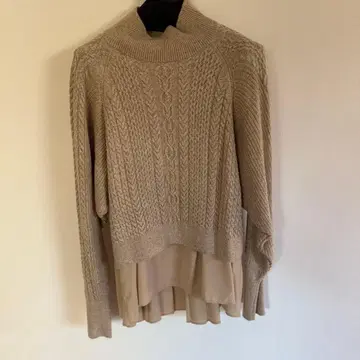 레이빔즈 베이지 케이블 짜임 니트 스웨터