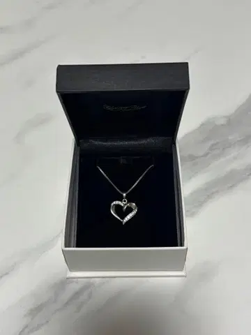 뉴욕에서 온 선물 하트 목걸이