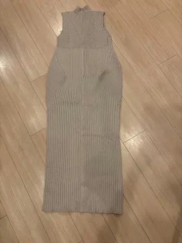 슬리브리스 원피스 니트