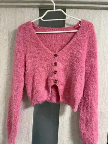 핑크 V넥 샤기 크롭 스웨터