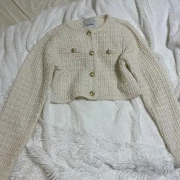 크림색 트위드풍 크롭 자켓