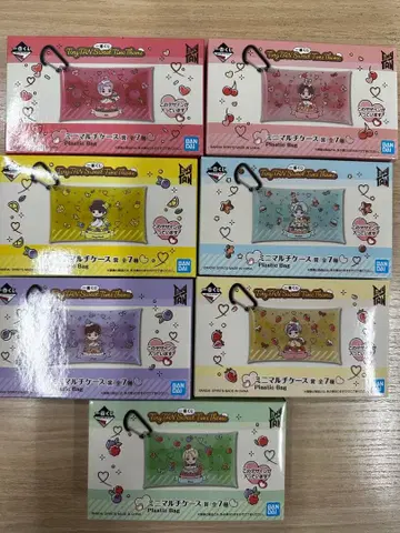 TinyTAN 플라스틱 케이스 7개 세트