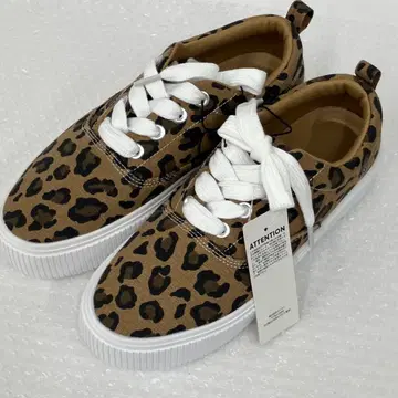 미사용 새상품 GU 레오파드 무늬 캔버스 스니커즈 L 사이즈