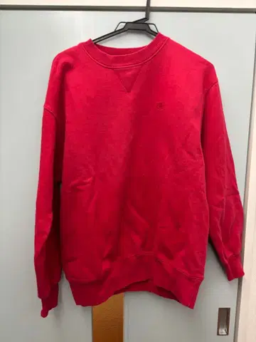 빨간색 크루넥 맨투맨 (챔피온)