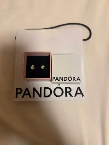 PANDORA 골드 스터드 귀걸이