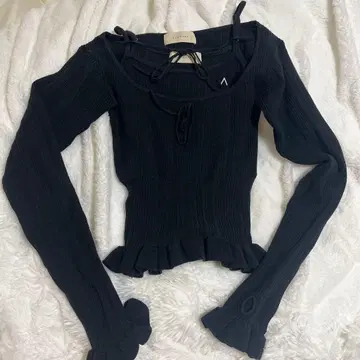 리브 블랙 니트 상의 긴팔