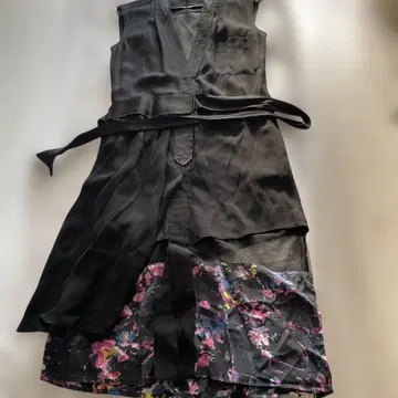 런웨이 BCBG MAXAZRIA 블랙 슬리브리스 원피스