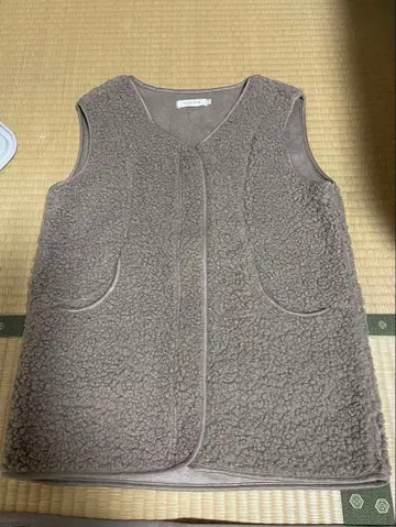 YUECIS 베이지 플리스 베스트 M