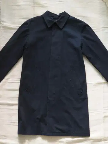 A.P.C. 네이비 트렌치코트