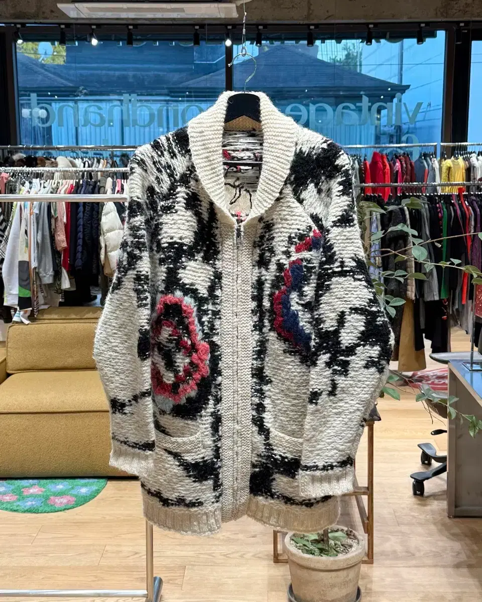 Coincoz Cardigan on Bunjang Global Site.