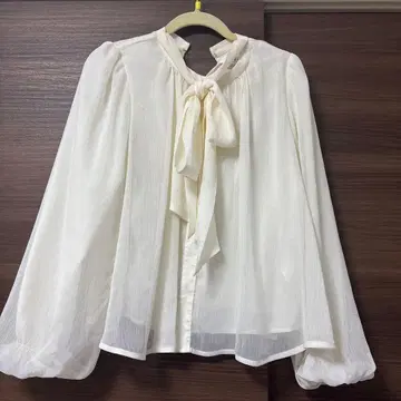 Her lip to 화이트 리본 블라우스 긴팔