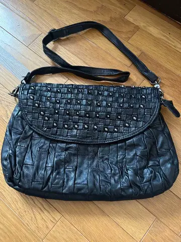 Rose bud 스터드 숄더백