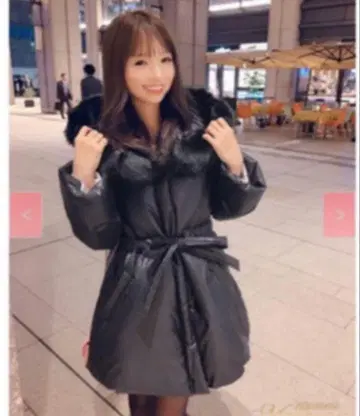 미셸마카롱 블랙 다운 자켓 퍼 포함 꽃무늬