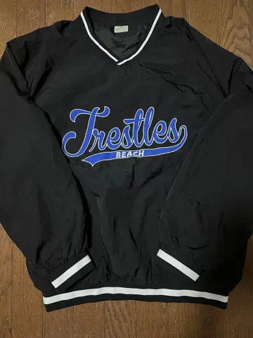 Trestles Beach 블랙 트레이닝복