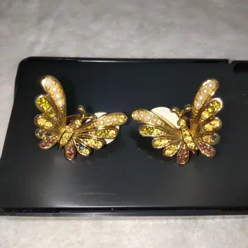 D'ORLAN 돌란 빈티지 나비 디자인 골드색 귀찌