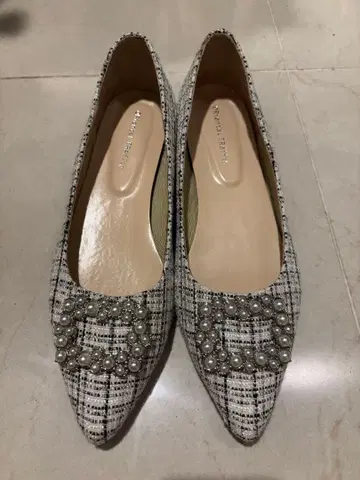 새상품급 비쥬 플랫 펌프스 40 사이즈