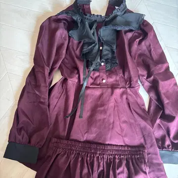 와인 레드 프릴 셋업