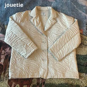 쥬에티 퀼팅 자켓 화이트 충전솜 다운 비대칭 패턴