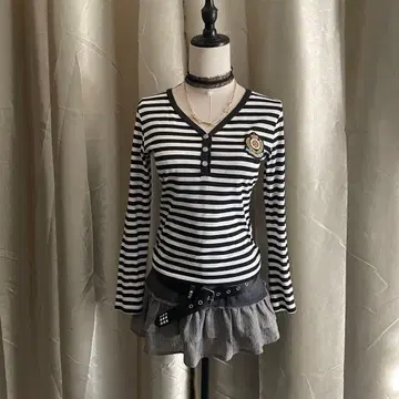 보더 무늬 티셔츠 와펜 맥브링 y2k 페어리 그런지