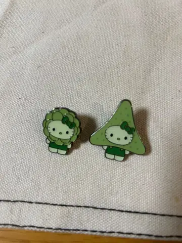 오사카 만박 헬로키티 핀즈 2종