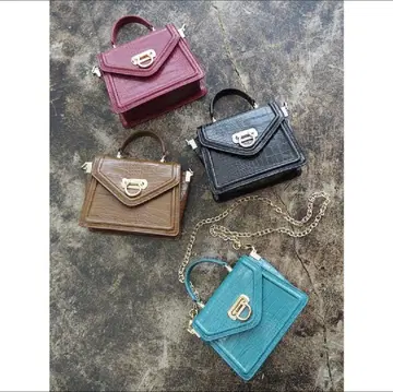 파랑 악어 무늬 핸드백