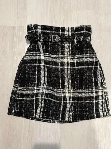 dazzlin 체크 무늬 미니 스커트 벨트 포함