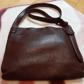 genten 다크 브라운 가죽 숄더백