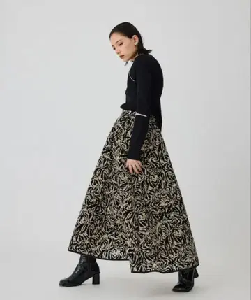 유나이티드 도쿄 루비 자카드 플레어 스커트