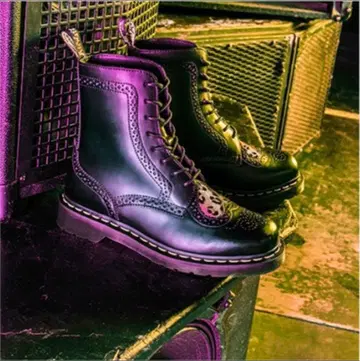 닥터 마틴 8홀 부츠 레오파드 무늬