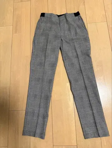 유니클로 그레이 체크 무늬 슬랙스 S 사이즈