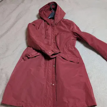 버건디 롱 코트 DoCLASSE 후드 부착 작년 마법 연어