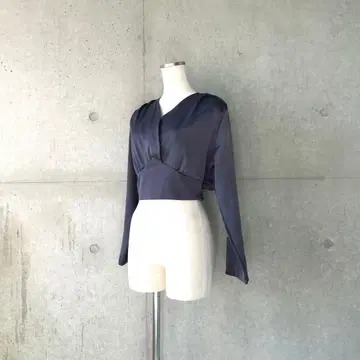 하자품 택 포함 새상품 새틴 티셔츠 블라우스 크롭 차콜