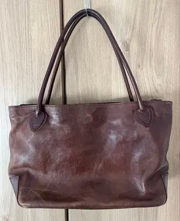 겐텐 다크 브라운 가죽 토트백