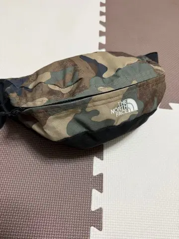 THE NORTH FACE NM72204 카모플라쥬 바디백
