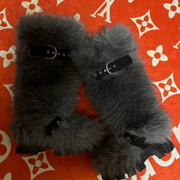 퍼가 달린 그레이 롱 부츠